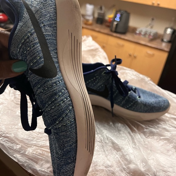 Nike - Picture 5 of 7